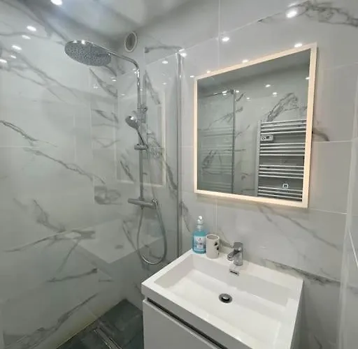 Superbe 2p Proche Plages - Piscine Apartment