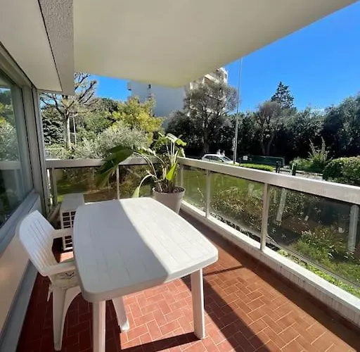 Superbe 2p Proche Plages - Piscine Apartment *