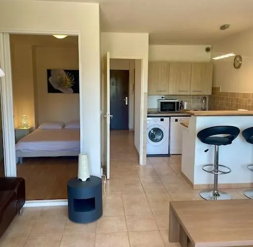 Superbe 2p Proche Plages - Piscine Apartman